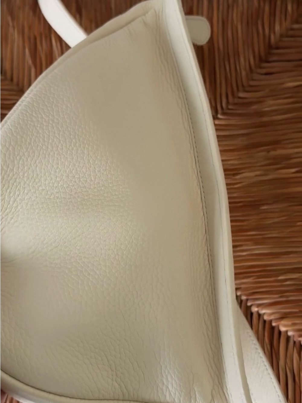 Auth The Row Slouchy Banana Bag Small Cream Leather Crossbody Bag - Picture 5 of 11
